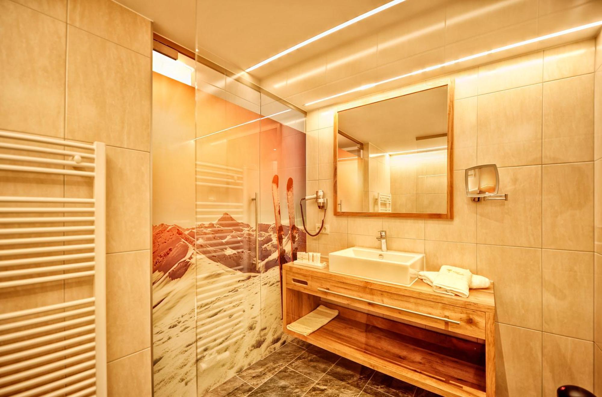 Arnika 4*